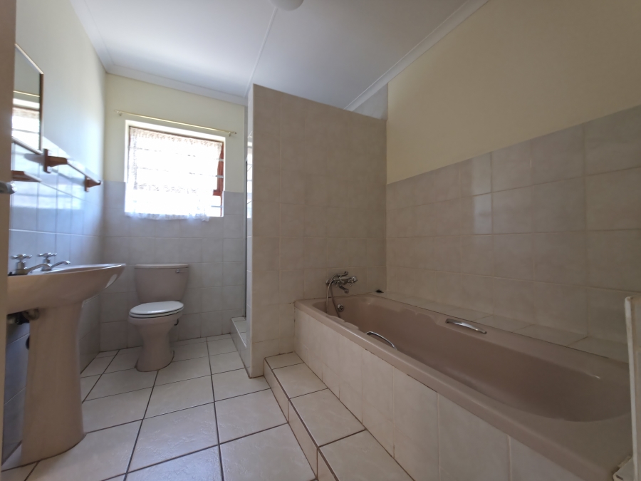 3 Bedroom Property for Sale in Wavecrest Eastern Cape